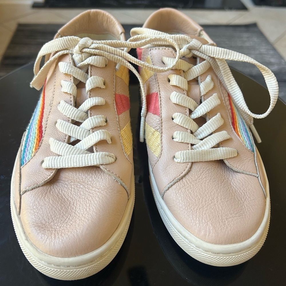 SOLUDOS Women’s Rainbow Wave Chill Out Sneakers - Picture 3 of 9